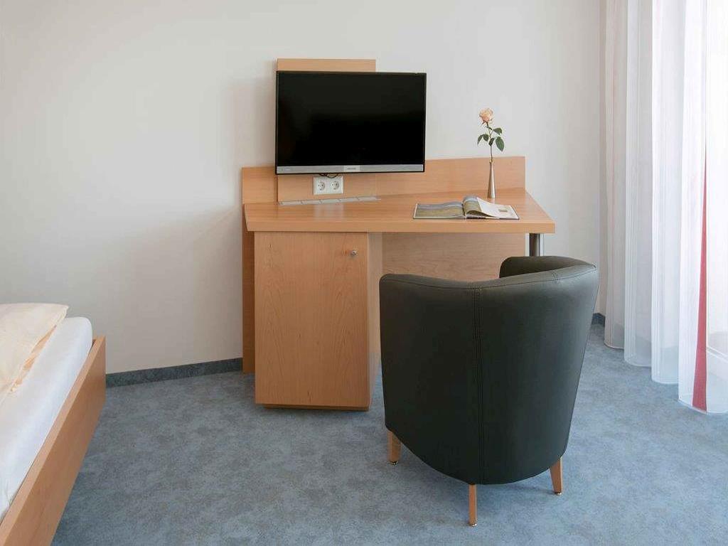 Hotel Gasthaus Krone Immenstaad am Bodensee Room photo